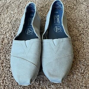 Women’s Toms shoes NWT